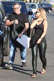 Mena Suvari feet photo thumbnail