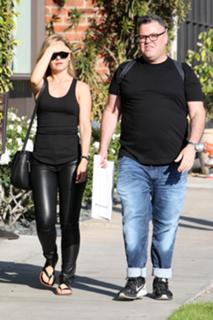 Mena Suvari feet photo thumbnail