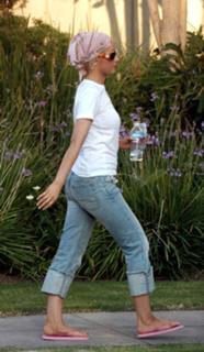 Christina Aguilera feet photo thumbnail