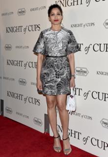 Freida Pinto feet photo thumbnail