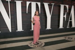 Brie Larson feet photo thumbnail
