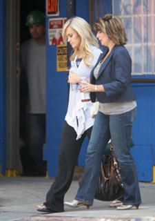 Carrie Underwood feet photo thumbnail