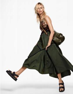 Karolina Kurkova feet photo thumbnail