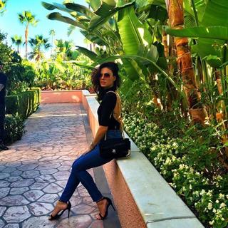 Isis Valverde feet photo thumbnail