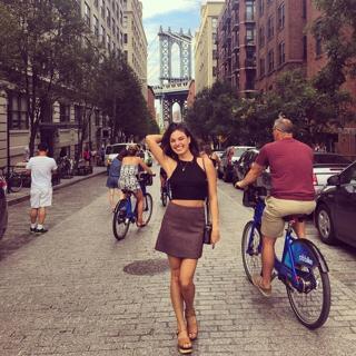 Isis Valverde feet photo thumbnail