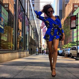 Isis Valverde feet photo thumbnail