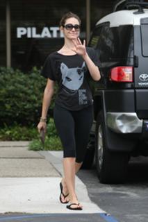 Emmy Rossum feet photo thumbnail