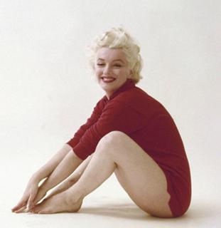 Marilyn Monroe feet photo thumbnail