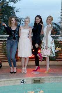 Dove Cameron feet photo thumbnail
