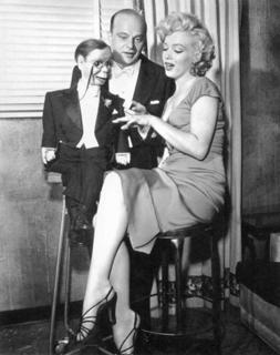 Marilyn Monroe feet photo thumbnail