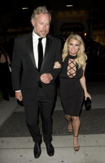Jessica Simpson feet photo thumbnail