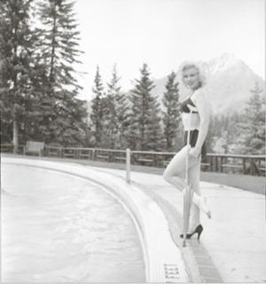 Marilyn Monroe feet photo thumbnail