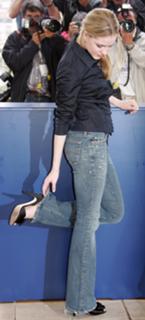 Evan Rachel Wood feet photo thumbnail