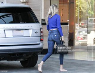 Gigi Hadid feet photo thumbnail