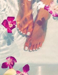 Shay Mitchell feet photo thumbnail