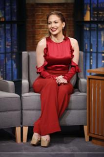 Jennifer Lopez feet photo thumbnail