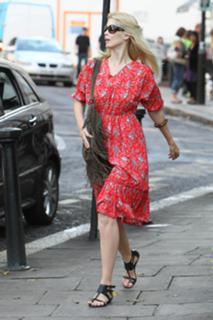Claudia Schiffer feet photo thumbnail