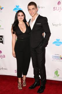 Ariel Winter feet photo thumbnail