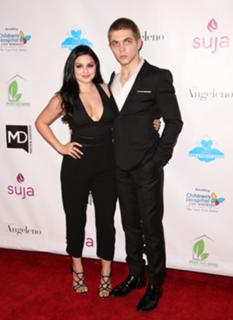 Ariel Winter feet photo thumbnail