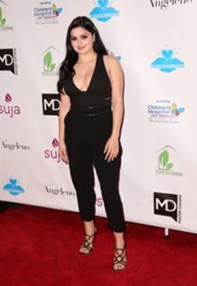 Ariel Winter feet photo thumbnail