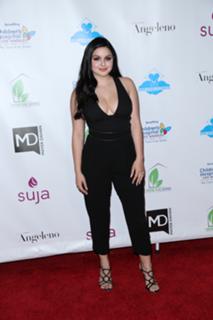 Ariel Winter feet photo thumbnail