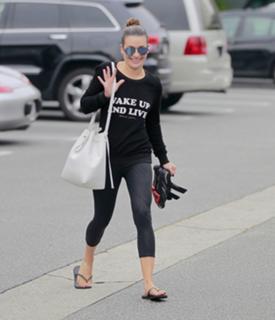 Lea Michele feet photo thumbnail