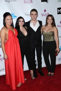 Ariel Winter feet photo thumbnail