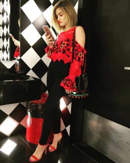 Lucy Hale feet photo thumbnail
