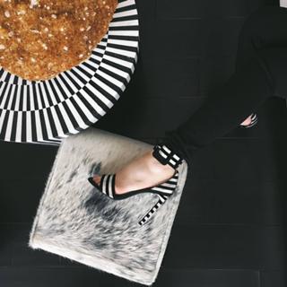 Kylie Jenner feet photo thumbnail