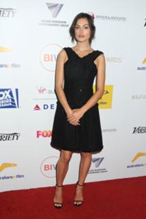 Phoebe Tonkin feet photo thumbnail