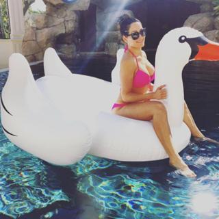 Nikki Garcia feet photo thumbnail