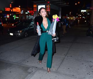 Bethenny Frankel feet photo thumbnail
