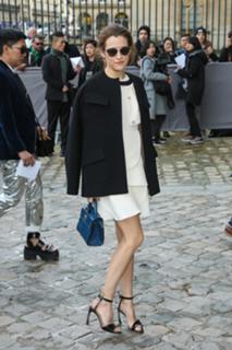 Riley Keough feet photo thumbnail