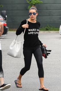 Lea Michele feet photo thumbnail