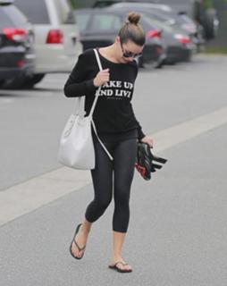 Lea Michele feet photo thumbnail