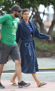 Alexandra Daddario feet photo thumbnail