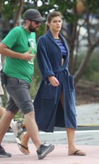Alexandra Daddario feet photo thumbnail
