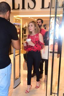 Lucy Hale feet photo thumbnail