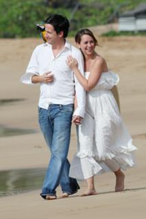 Jennifer Love Hewitt feet photo thumbnail
