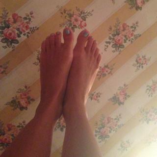 Gabbie Hanna feet photo thumbnail