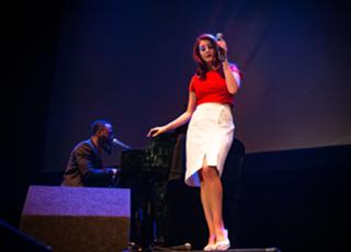 Lana Del Rey feet photo thumbnail