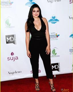 Ariel Winter feet photo thumbnail
