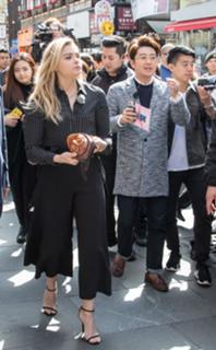 Chloë Grace Moretz feet photo thumbnail