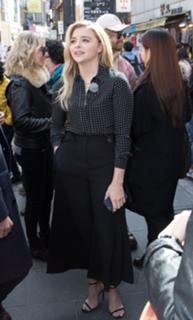 Chloë Grace Moretz feet photo thumbnail