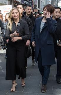 Chloë Grace Moretz feet photo thumbnail