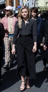 Chloë Grace Moretz feet photo thumbnail