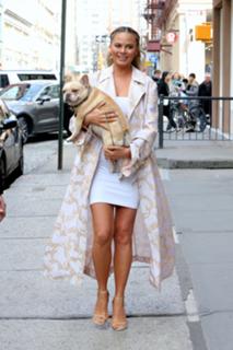 Chrissy Teigen feet photo thumbnail