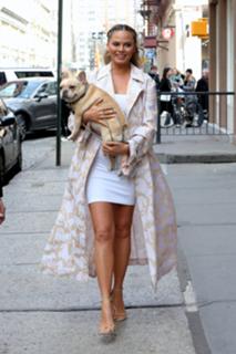 Chrissy Teigen feet photo thumbnail