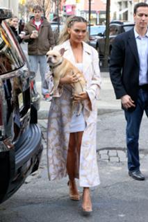 Chrissy Teigen feet photo thumbnail