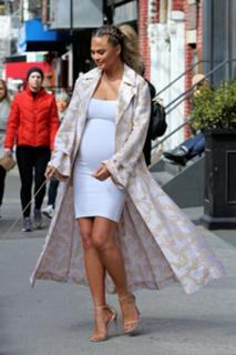 Chrissy Teigen feet photo thumbnail